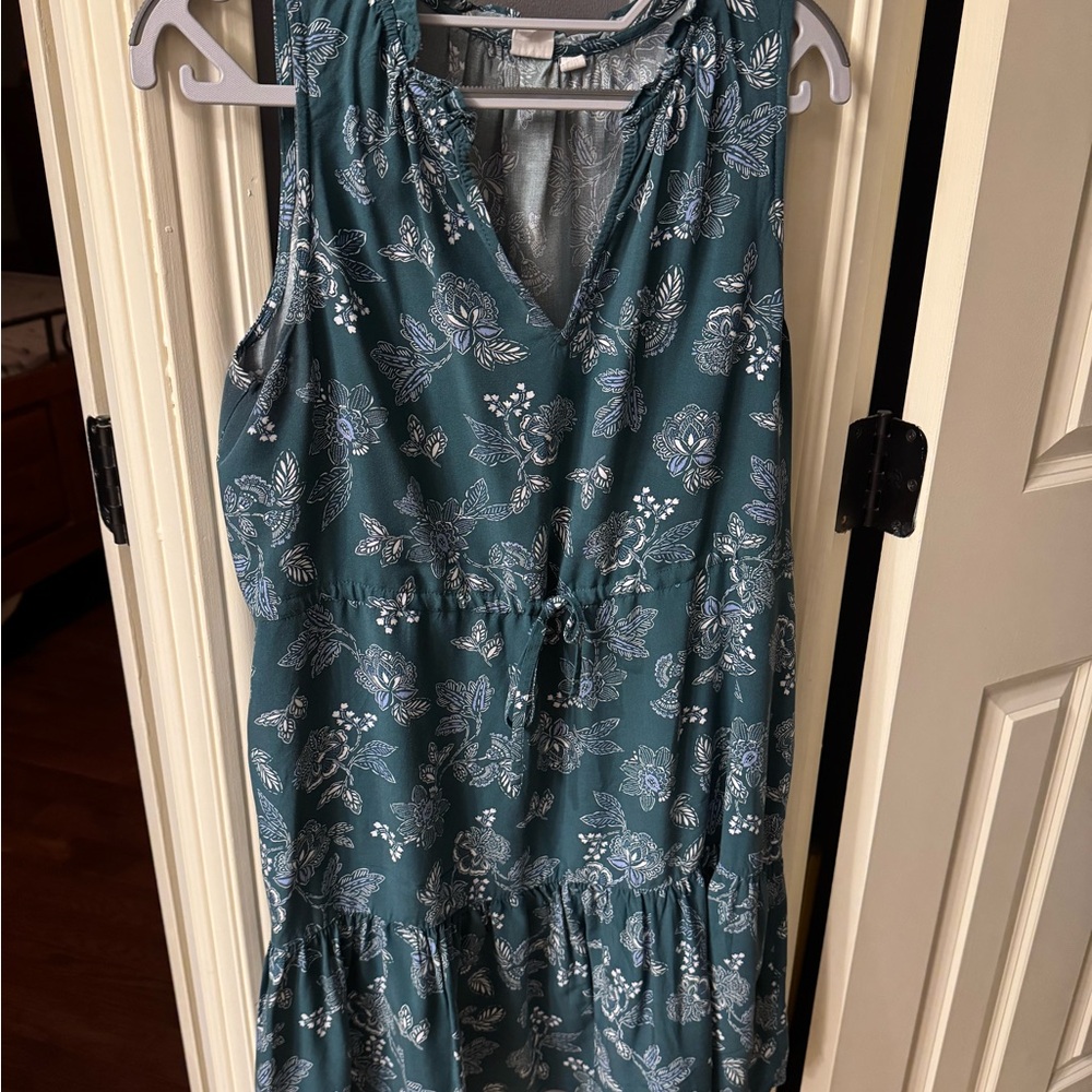 Floral Sleeveless Dress in green and white